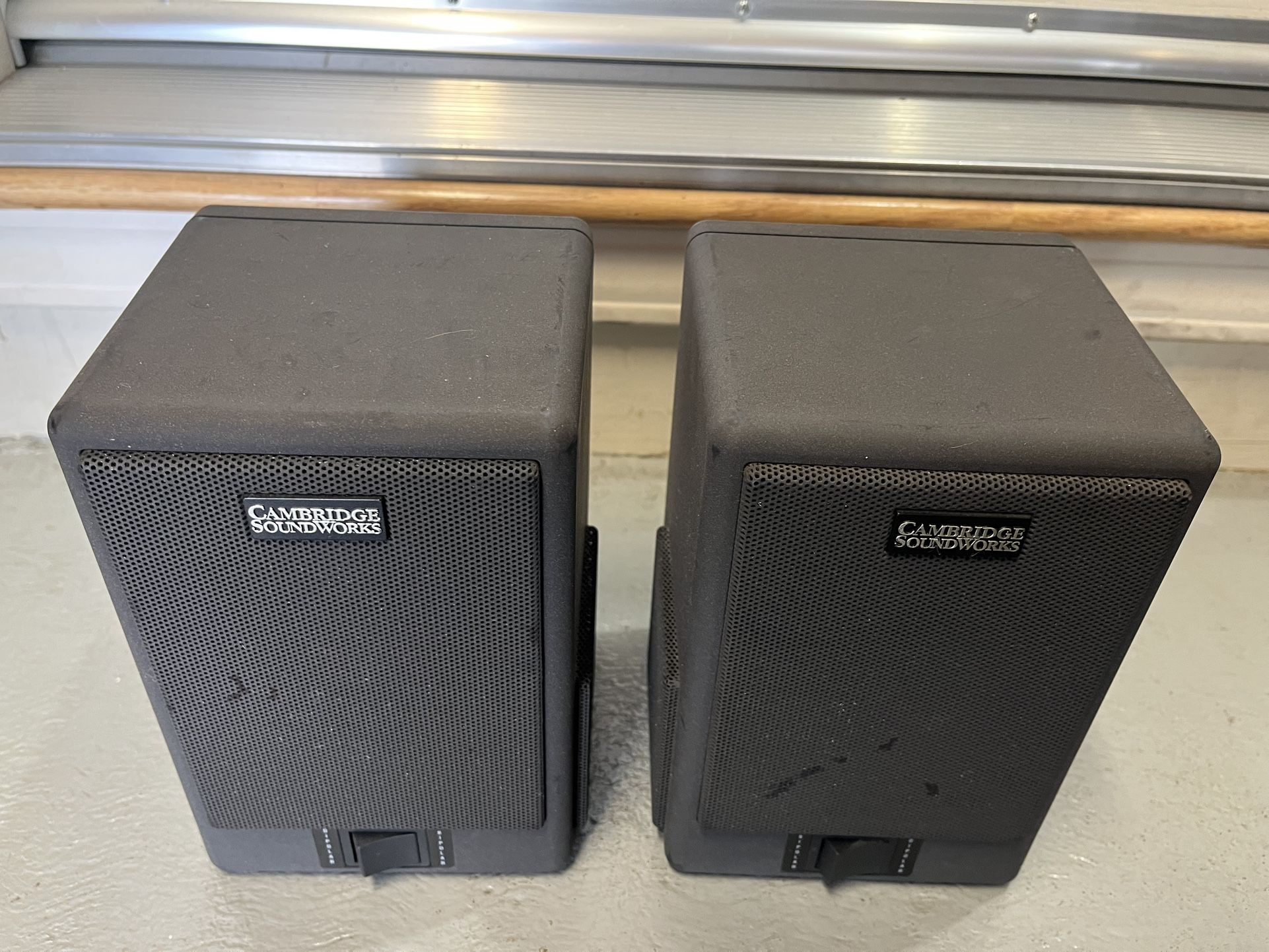 CAMBRIDGE SOUND WORKS 100-Watt Multipole MOVIE WORKS 5.1 Surround Speakers