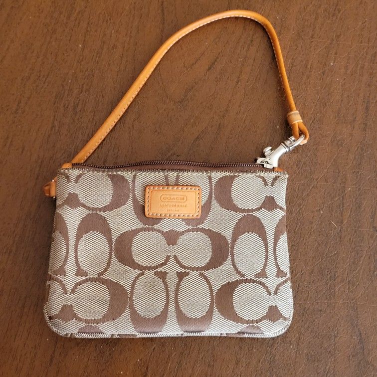 Coach Signature C Jacquard Wristlet, Tan & Brown, leather strap and 
trim.  Silver tone hardware.  Silver tone hardware. Zipped closure. 
Pre-owned, g