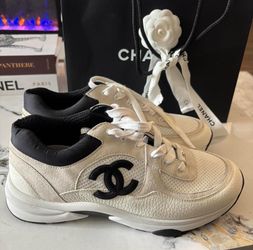 Chanel CC White & Black Low Top Sneakers – Size EU 41– Excellent Condition