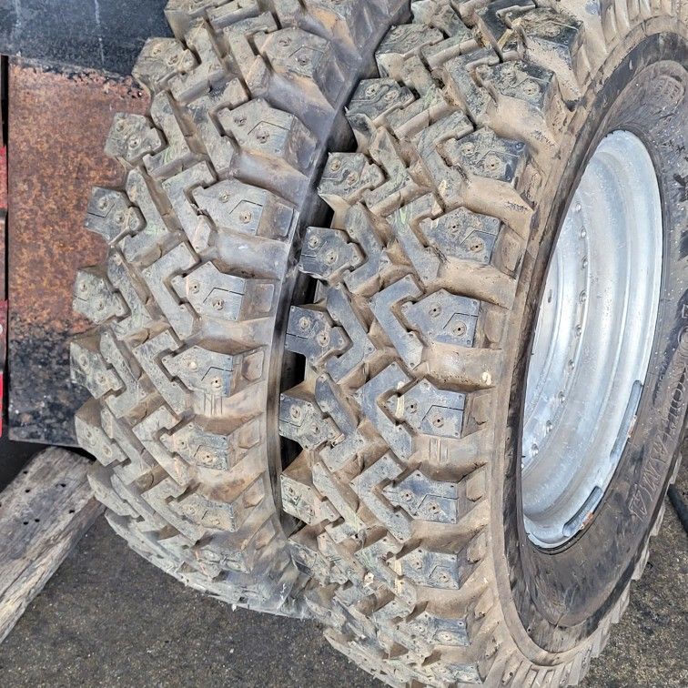Yokohama Traction Service Lt720 7x15 Tires