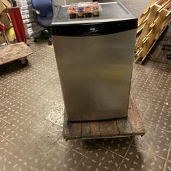 Mini Fridge 