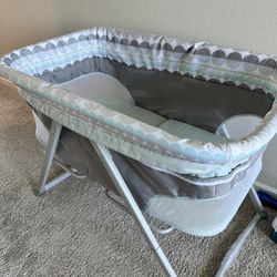 Foldaway Rocking Bassinet 