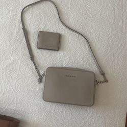 micheal kors cross body bag and matching wallet 