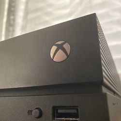 Xbox 1 X + 4 Games