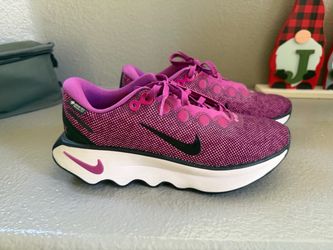 Nike Motiva GORE-TEX Waterproof Low Top Sneaker Bordeaux Fire Pink 7.5