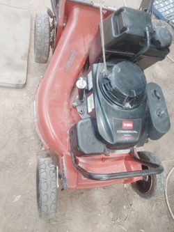 Se vende toro comercial 21 con motor Honda jala Al cien lista pal travajo no tiene bolsa prende rapido nada le duele