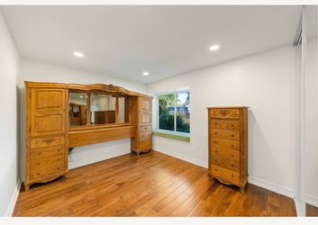 Solid Wood Bedroom Furniture Set – Dresser, Mirror & Chest