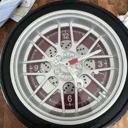 Wall Clock Design Like Tire Rubber On The Outside
