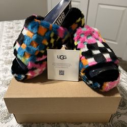UGG WOMEN’S FLUFF YEAH BLACK/MULTI COLOR SLIPPER/SANDAL SIZE 6 – RETAIL $109.95