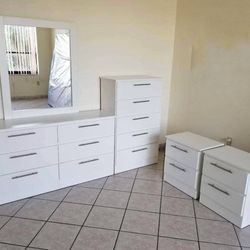 Dresser Whit Mirror, Chest And 2 Nightstands - Cómoda Con Espejo , Gavetero Y 2 Mesitas De Noche 