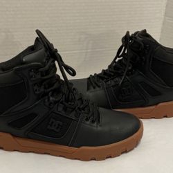 DC Leather Upper Men’s Pure High Top Black & Gum Work Boot Size 8 men’s used like new 