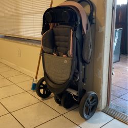 Stroller 25$ Must Pick Up In Davie 