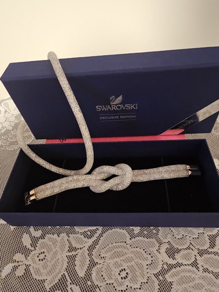 $100.00 - SWAROVSKI CRYSTAL NECKLACE & BRACELET "BUNDLE PRICE" - LOWEST PRICE!