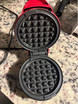 Mini waffle maker