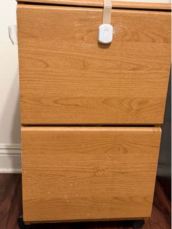 Book shelf with 2 racks with movable tires