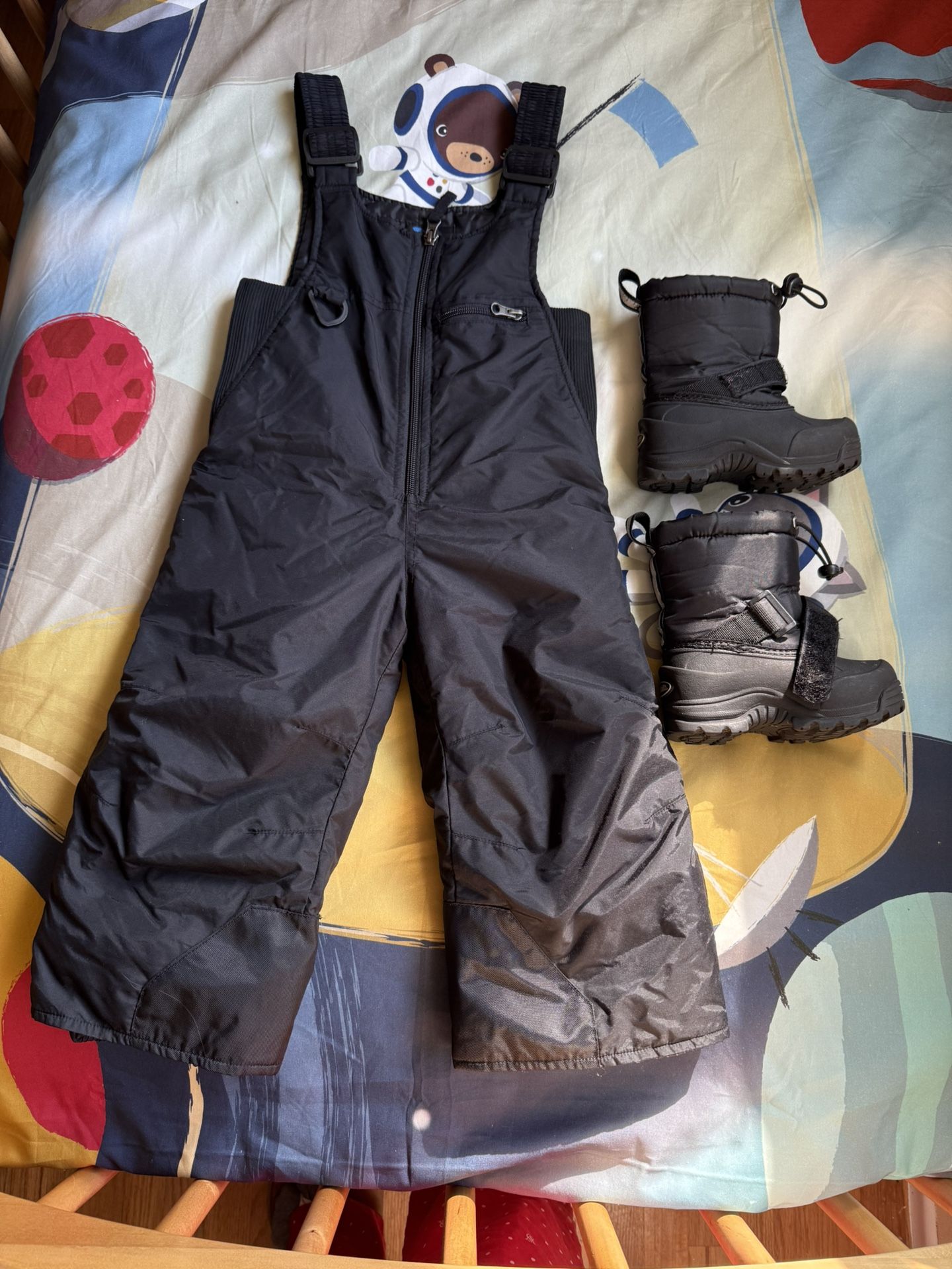 Toddlers no bib and boots