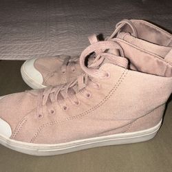 Woman Size 7.5 Shoes 