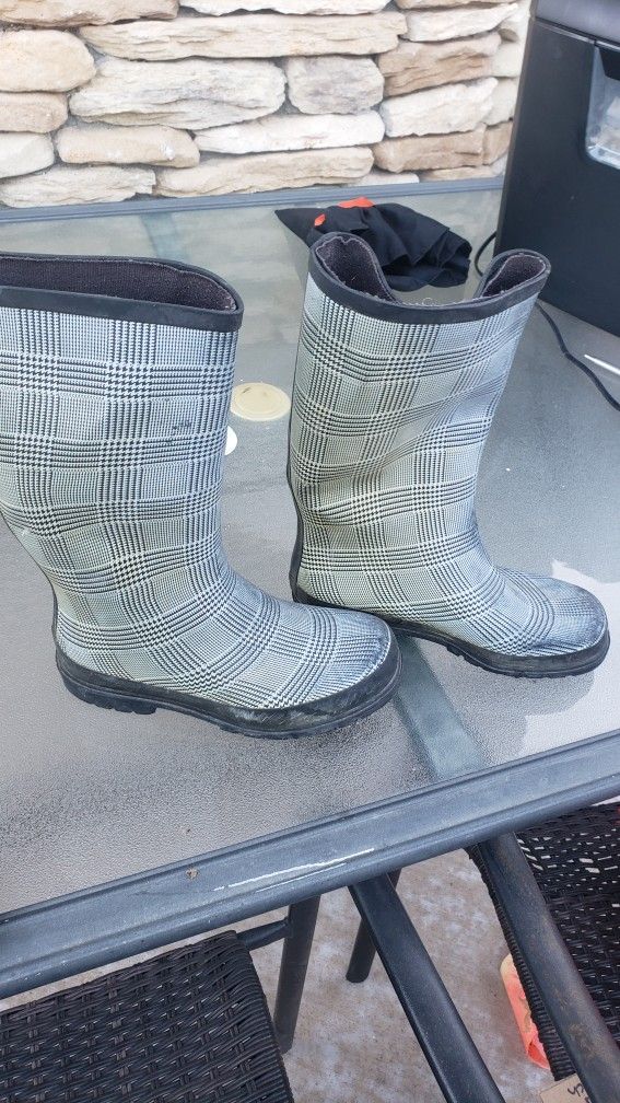 ***WOMEN'S RAIN BOOTS **