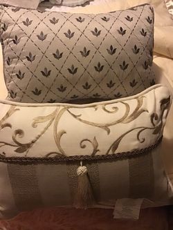 New decorative pillows set