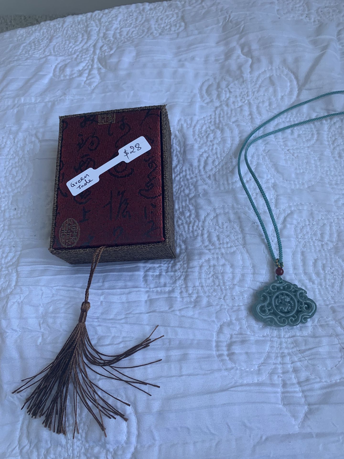 Genuine green jade pendant and bracelet set , comes with the gift box