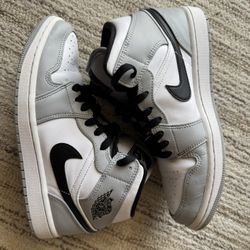 Jordan 1 Mid Light Smoke Grey