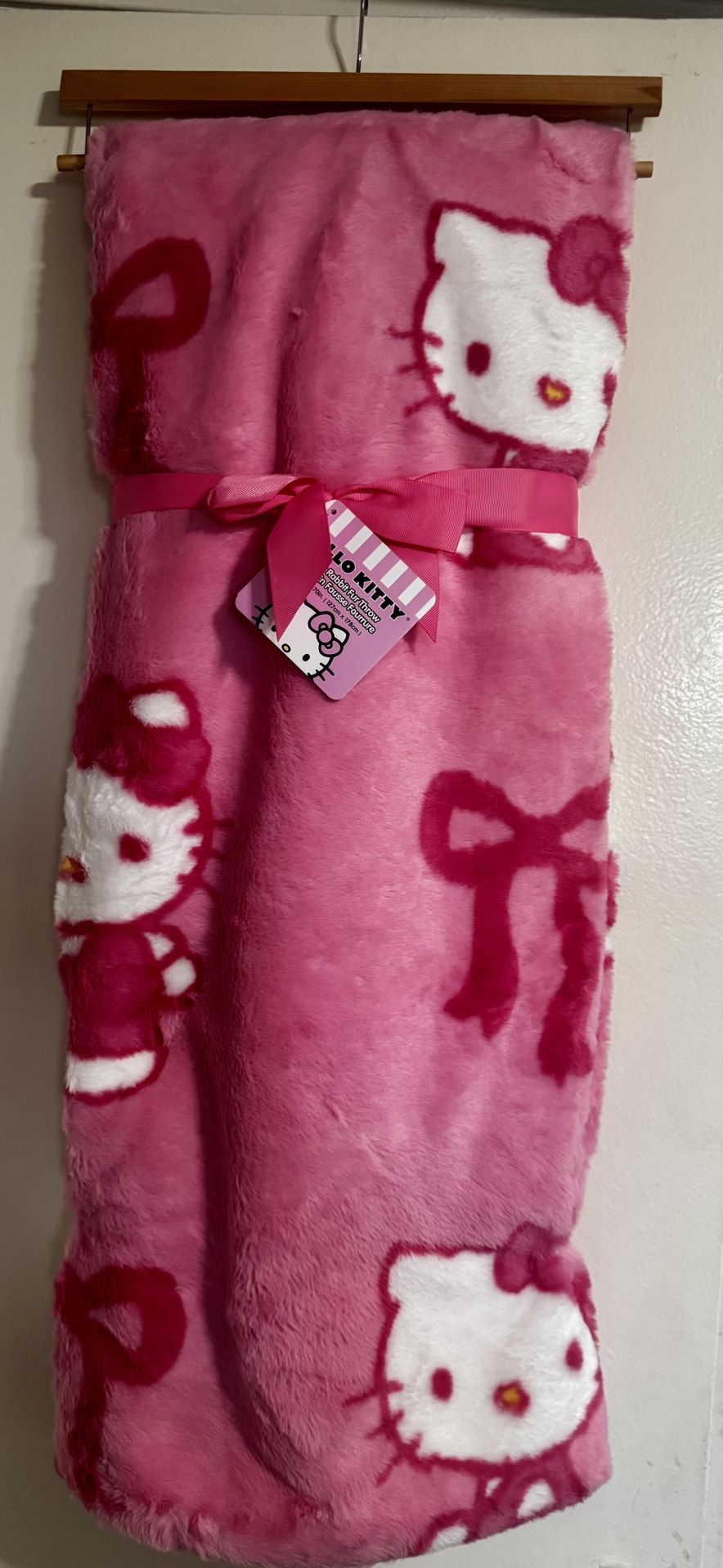 Hello Kitty OG Bow Blanket 