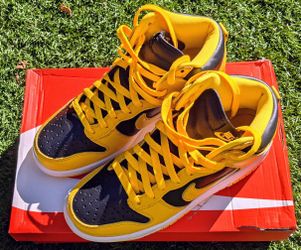 Like New Nike Dunk High Black Varsity Maize SP 'Iowa' Size 7 M / 8.5 W