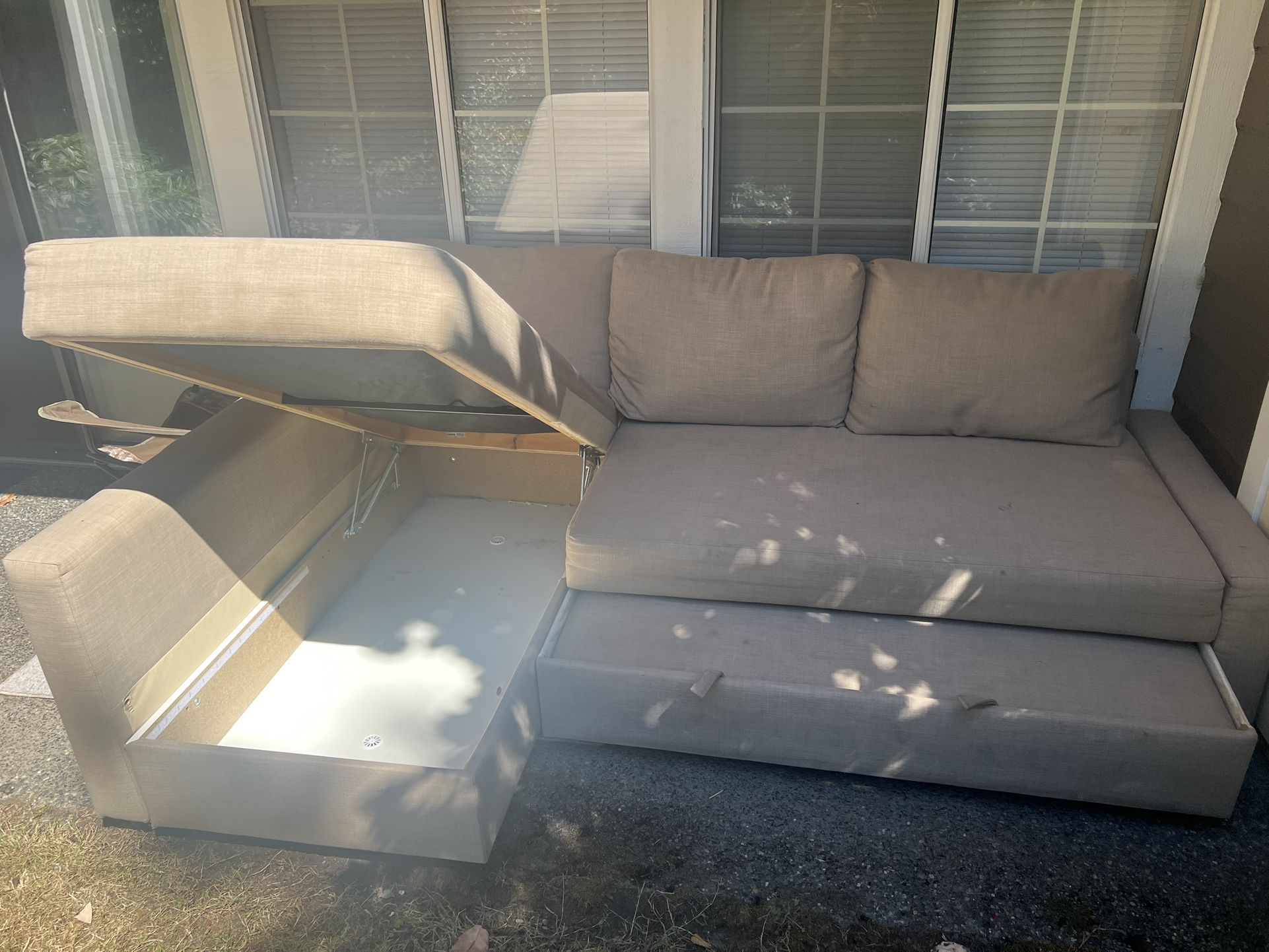 Sleeper sectional,3 seat w/storage, Hyllie beige