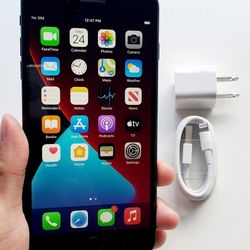 iPhone 7 Plus - UNLOCKED - Like New 