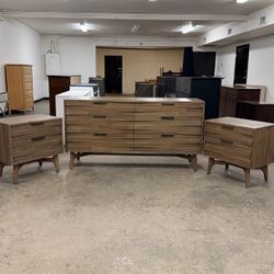Firm On Price - Beautiful Mid Century Modern Style 6 Drawer Dresser & 2 Matching Nightstands