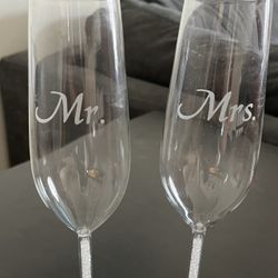 COUPLES CRYSTAL STEM CHAMPAGNE TOASTING GLASS
