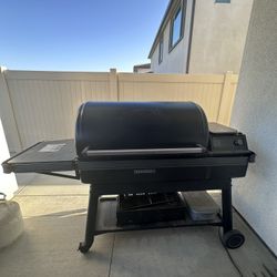 Traeger Ironwood XL (Needs Repair)