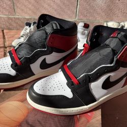 Air Jordan 1 Retro High OG "Black Toe"