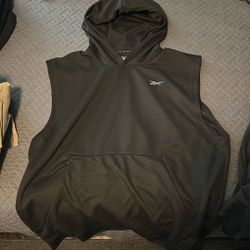 2- Reebok Cut-off Hoodie (XL) 