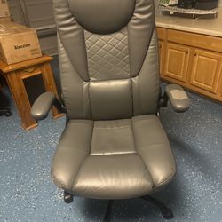 Comfortable high-back executive office chair