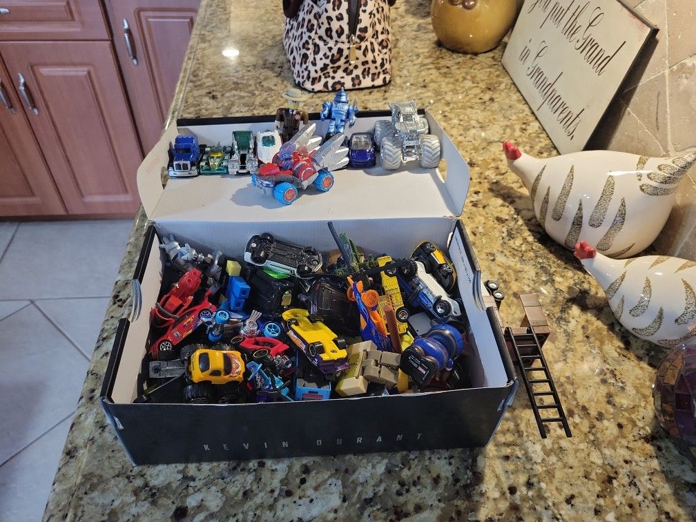 Fort Nite /hot Wheels Collectables