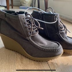 O’Neill Grey Wedge Booties  Size 7 New