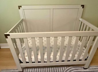 Hubble 4-in-1 Convertible Crib