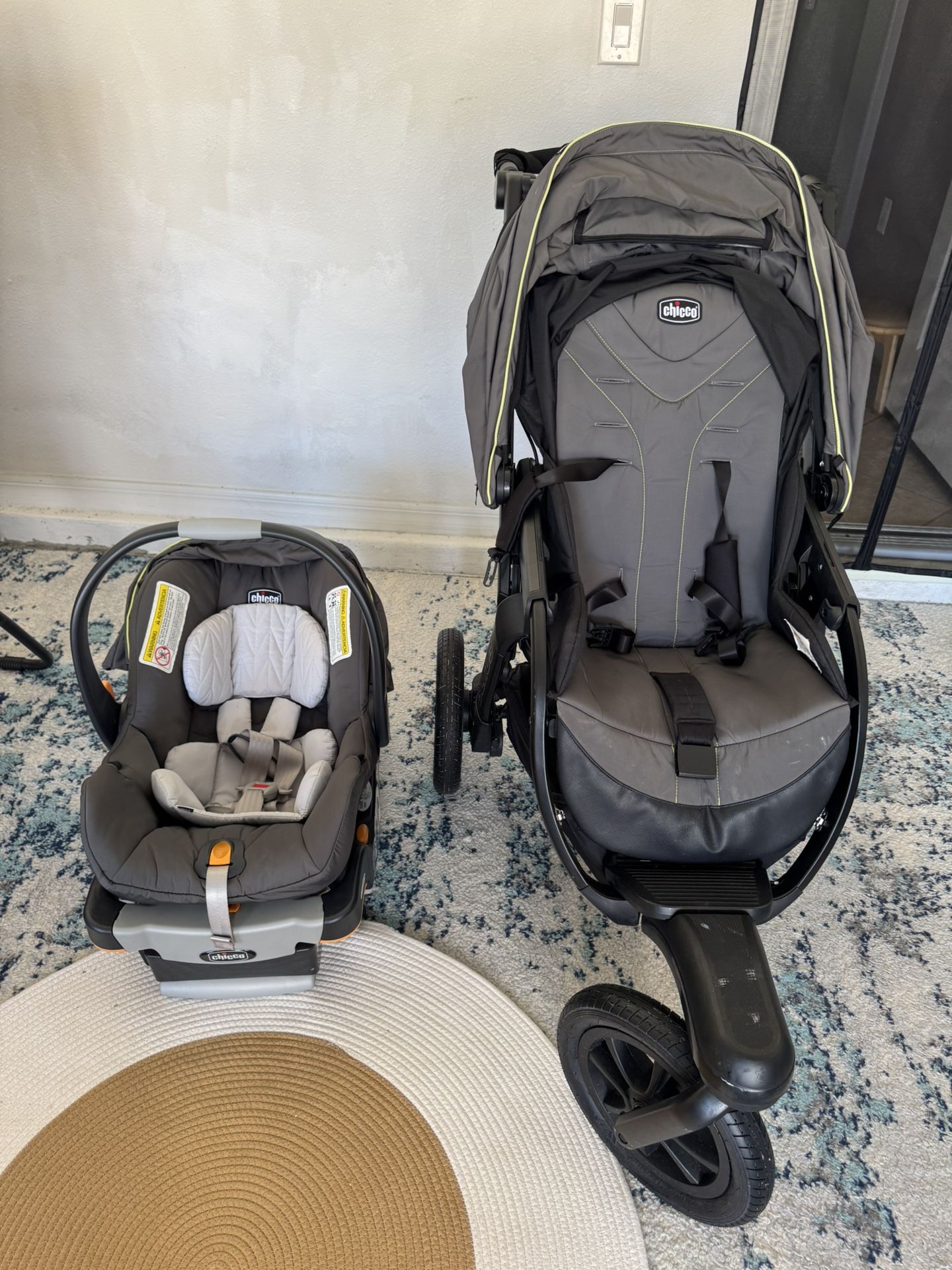 Stroller and car seat Chicco Activ3 jogging travel system - solar, excellent condition