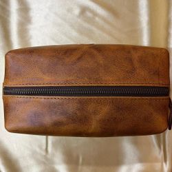 NWT Aaron Leather Goods Toiletry Bag 