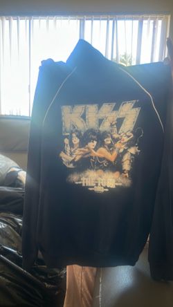 Kiss Sweater