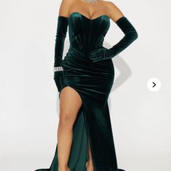 Adeline Velvet Gown Size Small