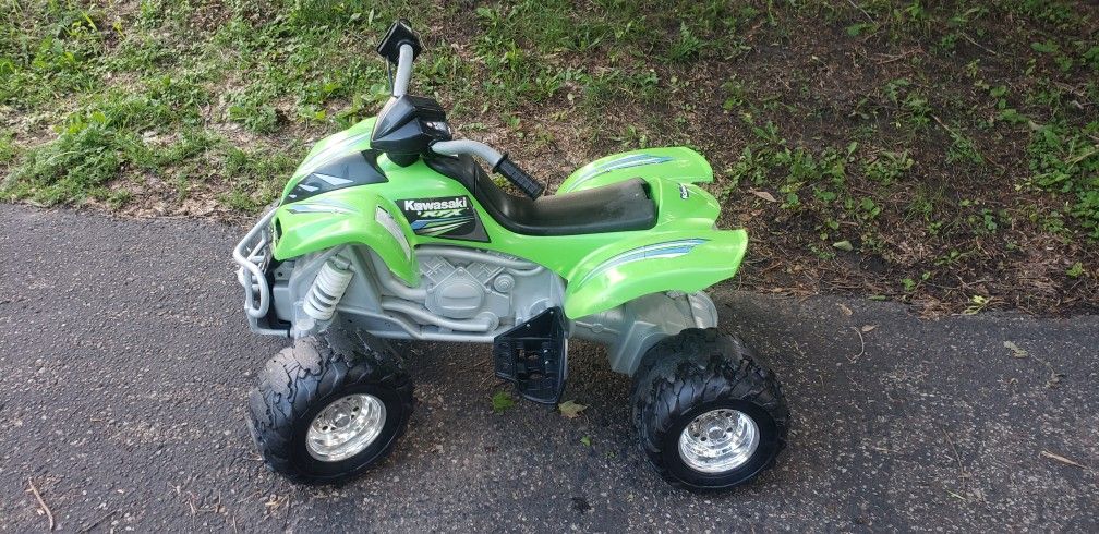 12 Volt Kids Kawasaki ATV 4 WHEELER with Battery And Charger 