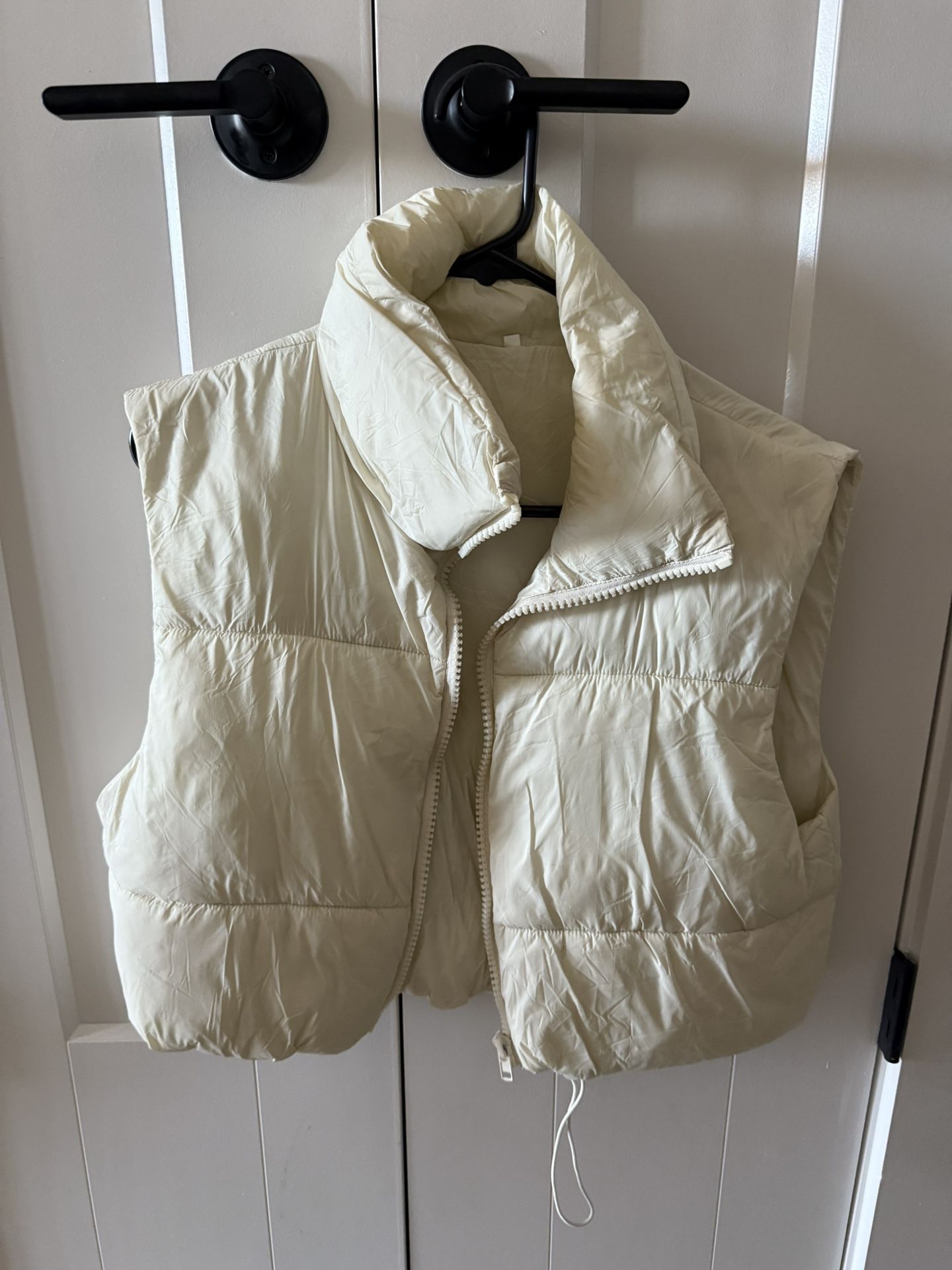 Women’s Cropped Cream Puffer Vest