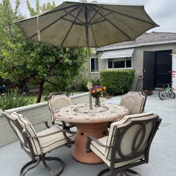 Patio Table W 4 Chairs and umbrella