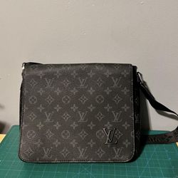 Louis Vuttion Bag Men’s Cross Body Bag 
