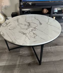 Round center table