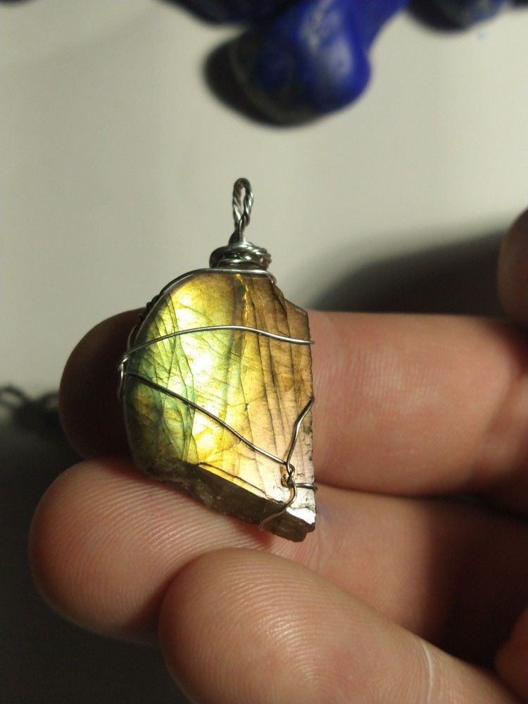 labradorite / spectrolite pendant