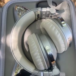Ariana Grande Headphones for Sale in Avondale AZ OfferUp