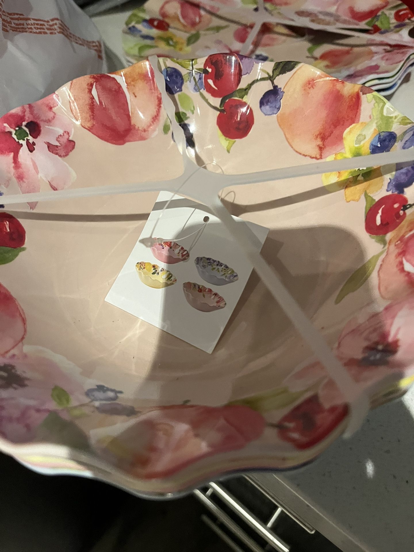 Brand New Set Of 4 Beautiful Bowls. Not Ceramic. Gorgeous!!!